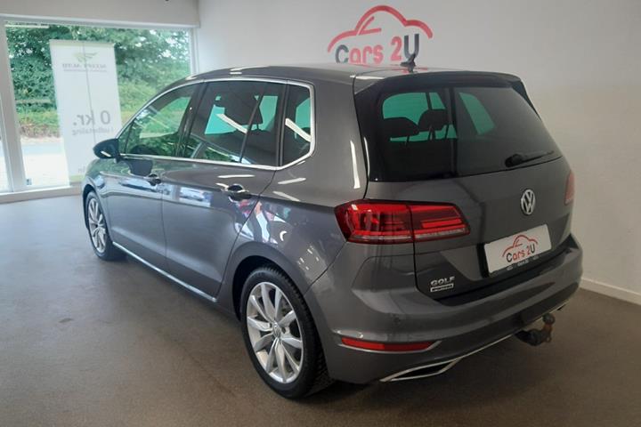 Grå VW Golf Sportsvan fra 2019