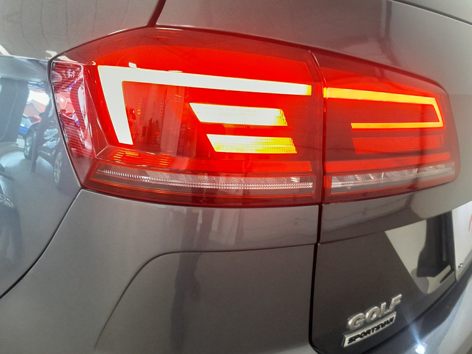 Grå VW Golf Sportsvan fra 2019