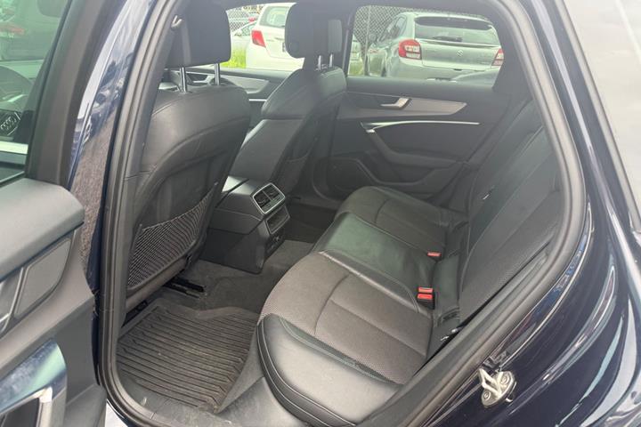 Blå Audi A6 fra 2019