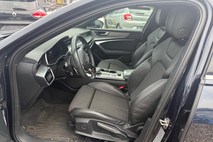 Blå Audi A6 fra 2019
