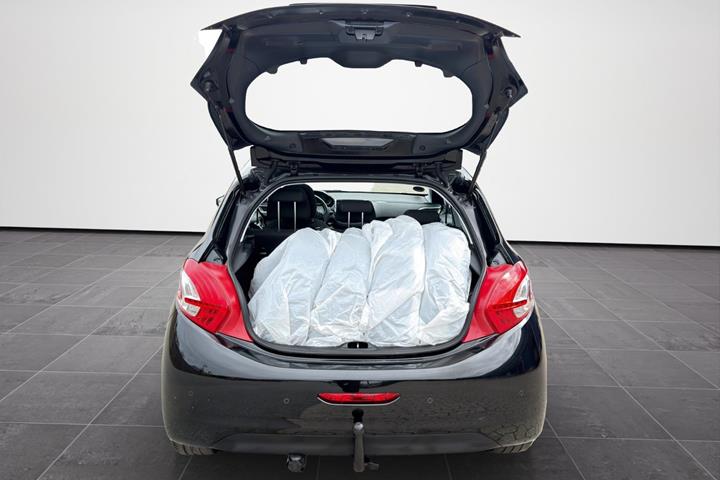 Sort Peugeot 208 fra 2013