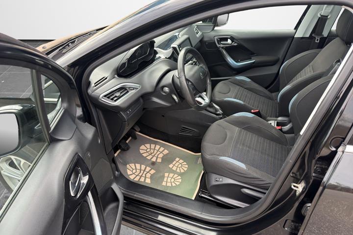 Sort Peugeot 208 fra 2013