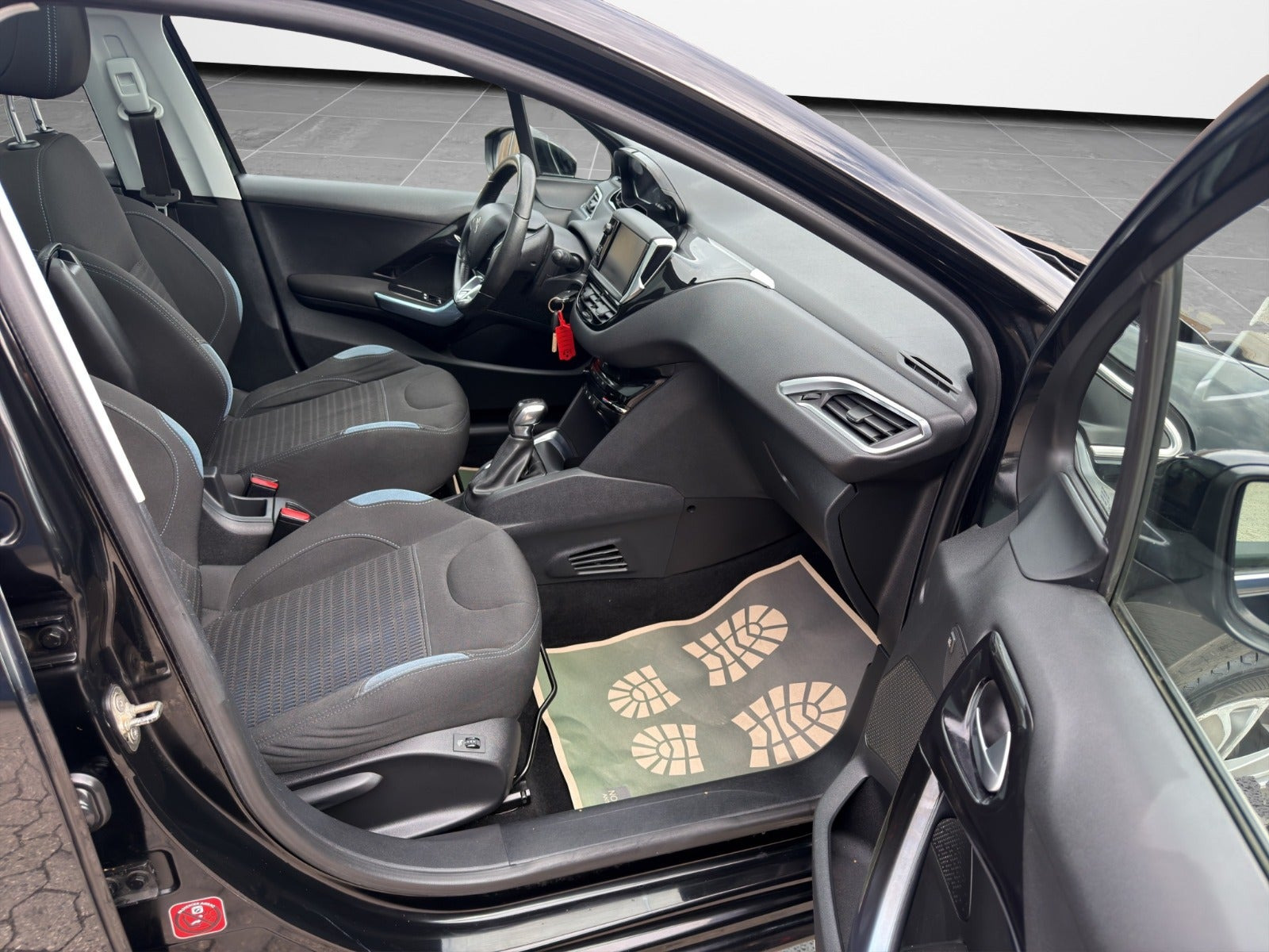 Sort Peugeot 208 fra 2013