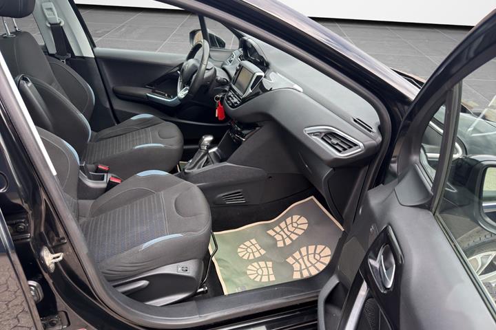 Sort Peugeot 208 fra 2013