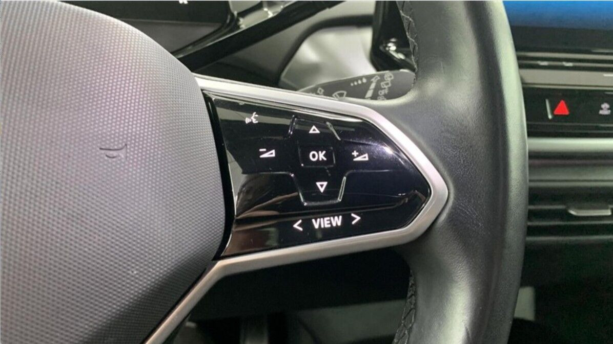 Blå VW ID.4 fra 2023