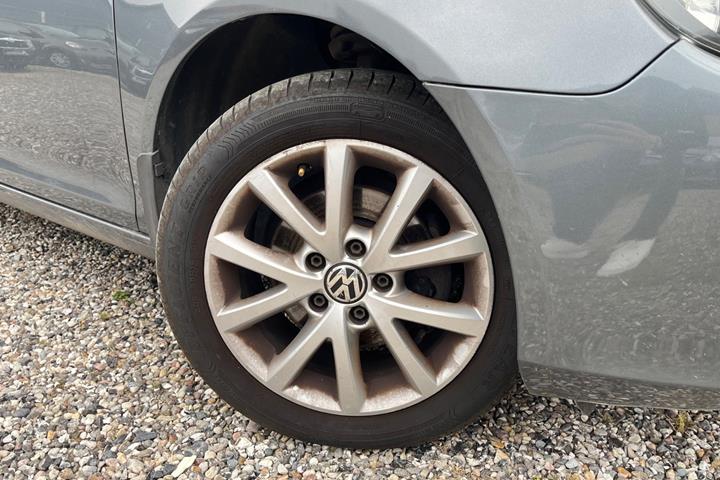 Grå VW Golf VI fra 2012