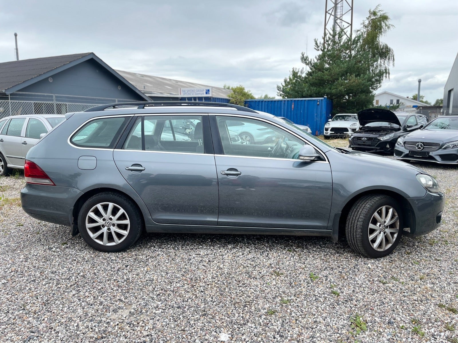 Grå VW Golf VI fra 2012