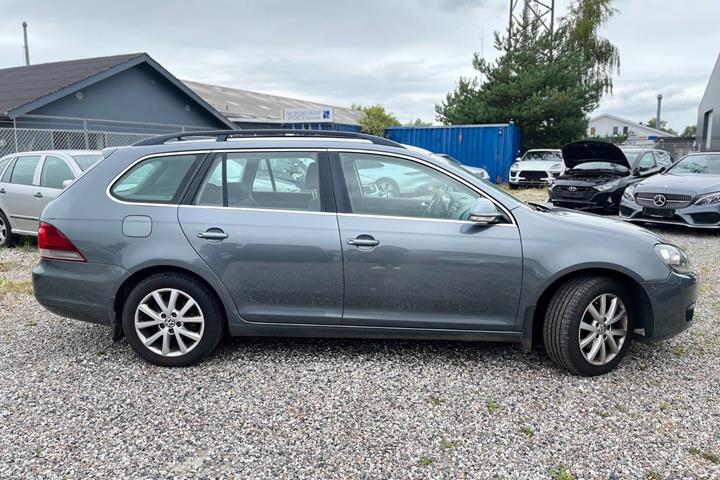Grå VW Golf VI fra 2012