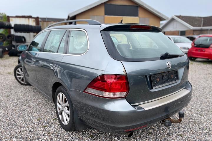 Grå VW Golf VI fra 2012