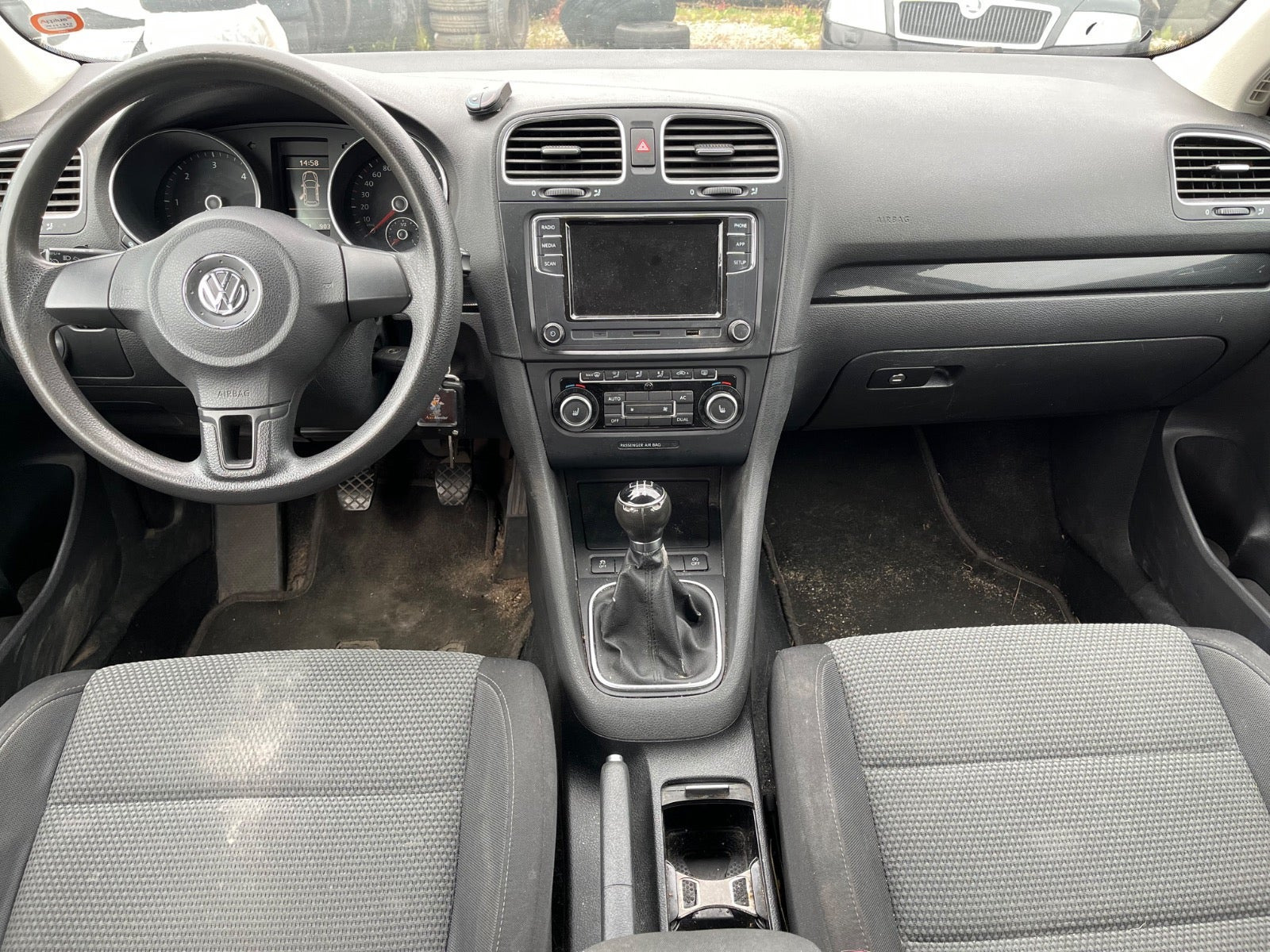 Grå VW Golf VI fra 2012