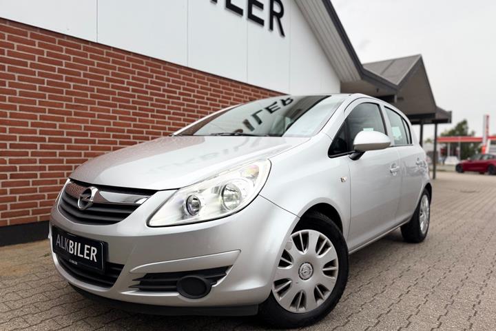 Sølv Opel Corsa fra 2008