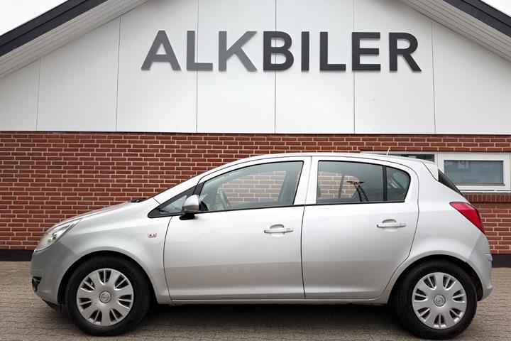 Sølv Opel Corsa fra 2008