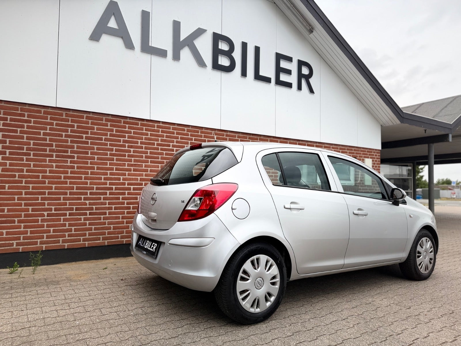 Sølv Opel Corsa fra 2008