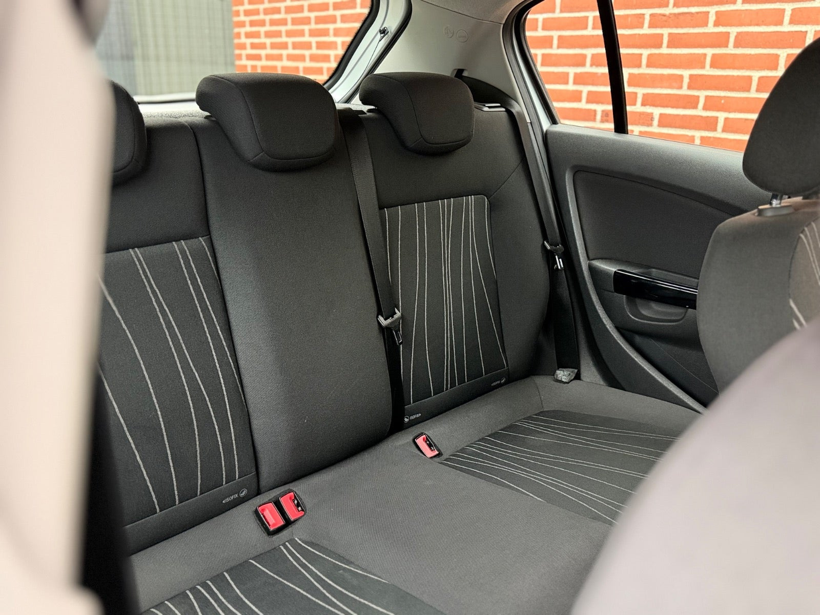 Sølv Opel Corsa fra 2008