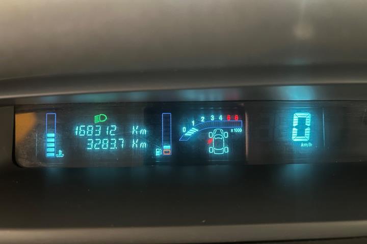 Grå Renault Scenic II fra 2004