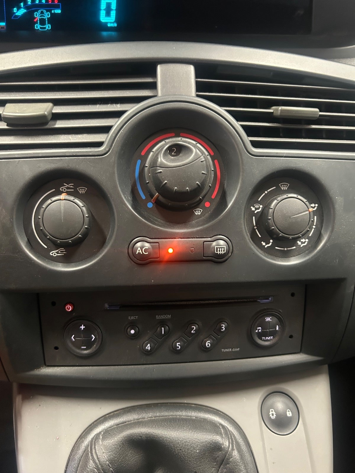 Grå Renault Scenic II fra 2004