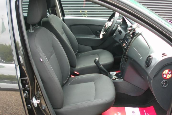 Sort Dacia Logan fra 2018