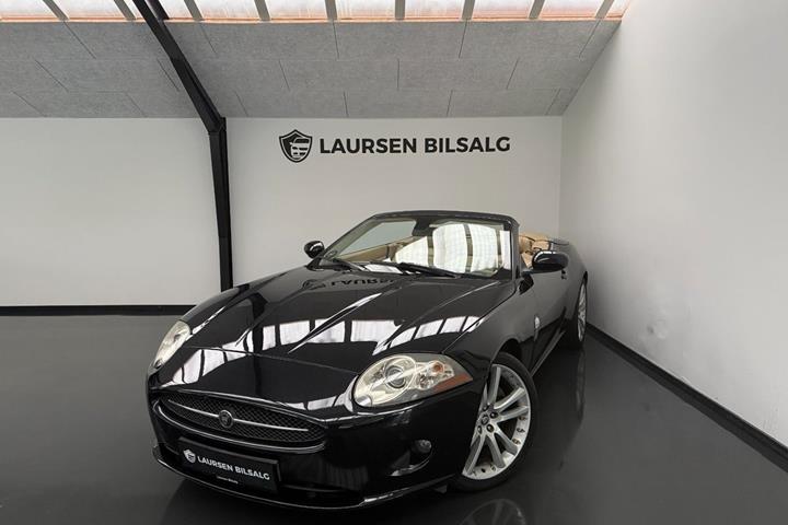 Sort Jaguar XK fra 2006