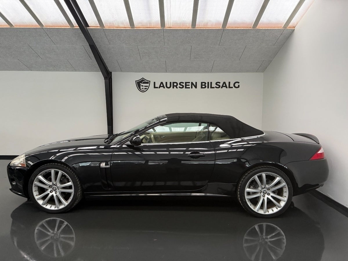 Sort Jaguar XK fra 2006