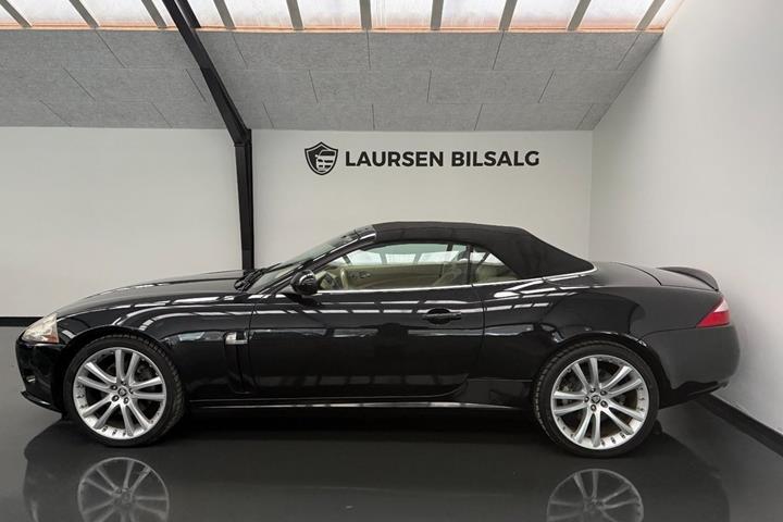 Sort Jaguar XK fra 2006