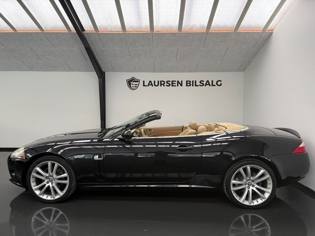 Sort Jaguar XK fra 2006