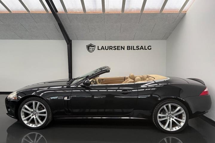 Sort Jaguar XK fra 2006
