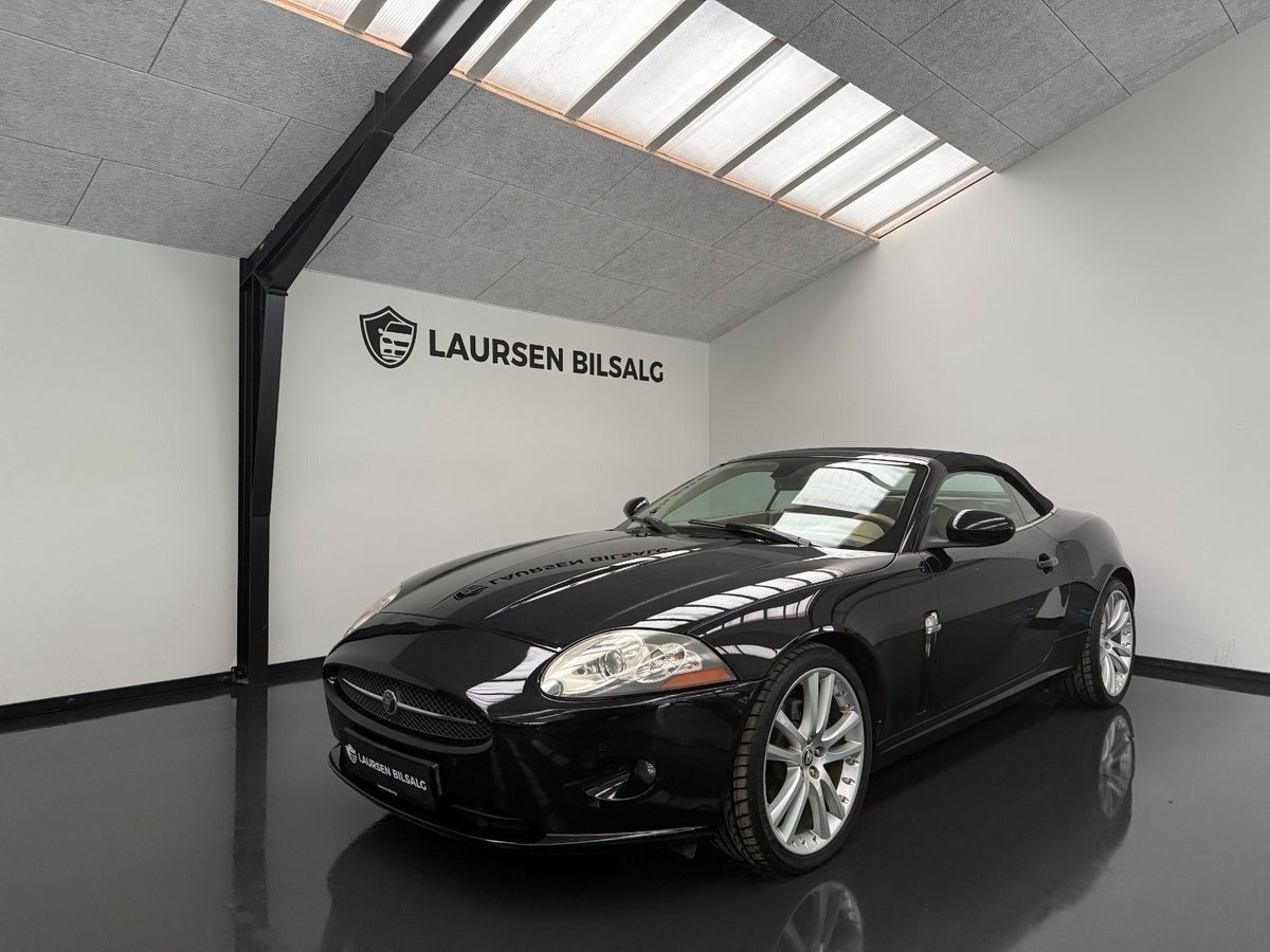 Sort Jaguar XK fra 2006