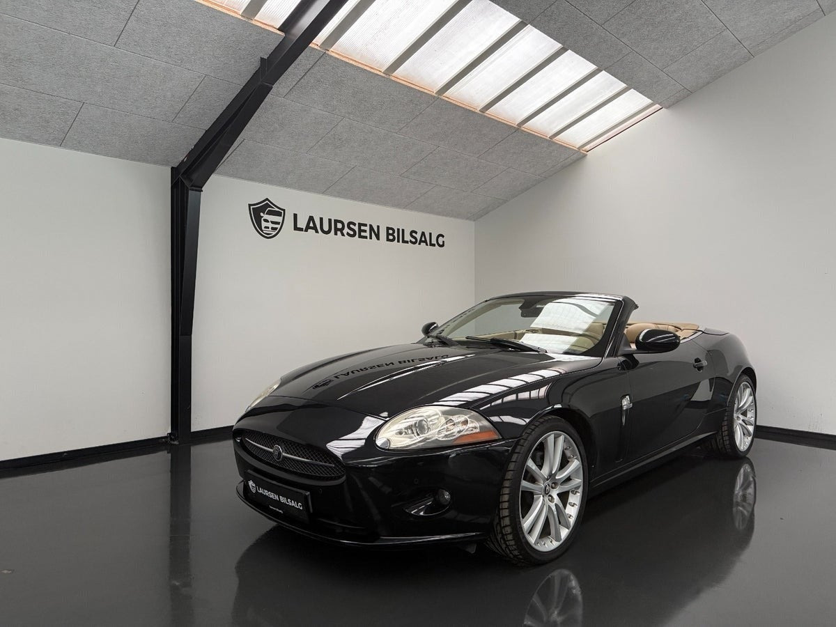 Sort Jaguar XK fra 2006