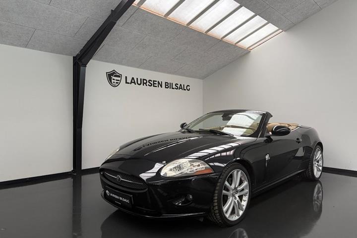 Sort Jaguar XK fra 2006