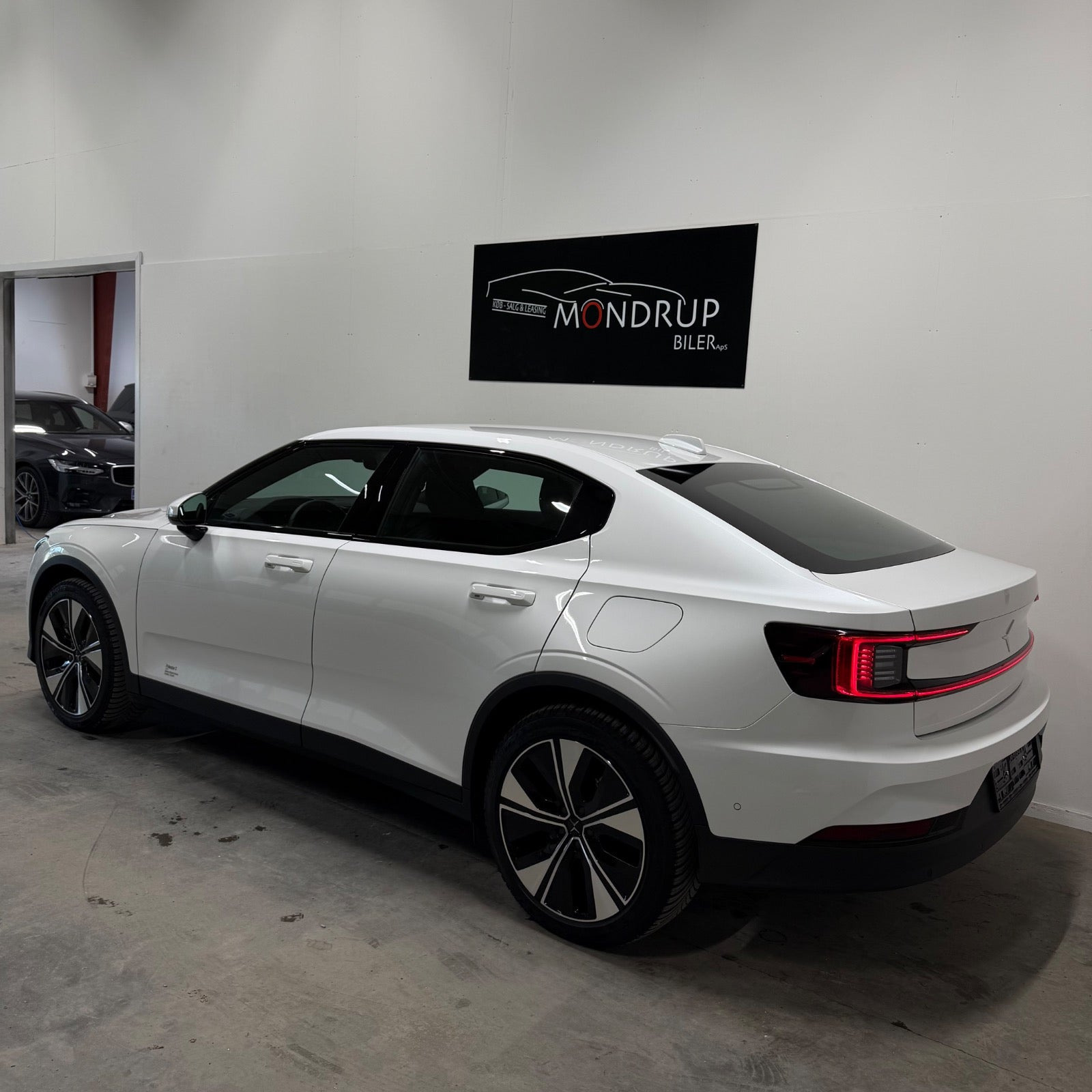 Hvid Polestar 2 fra 2023