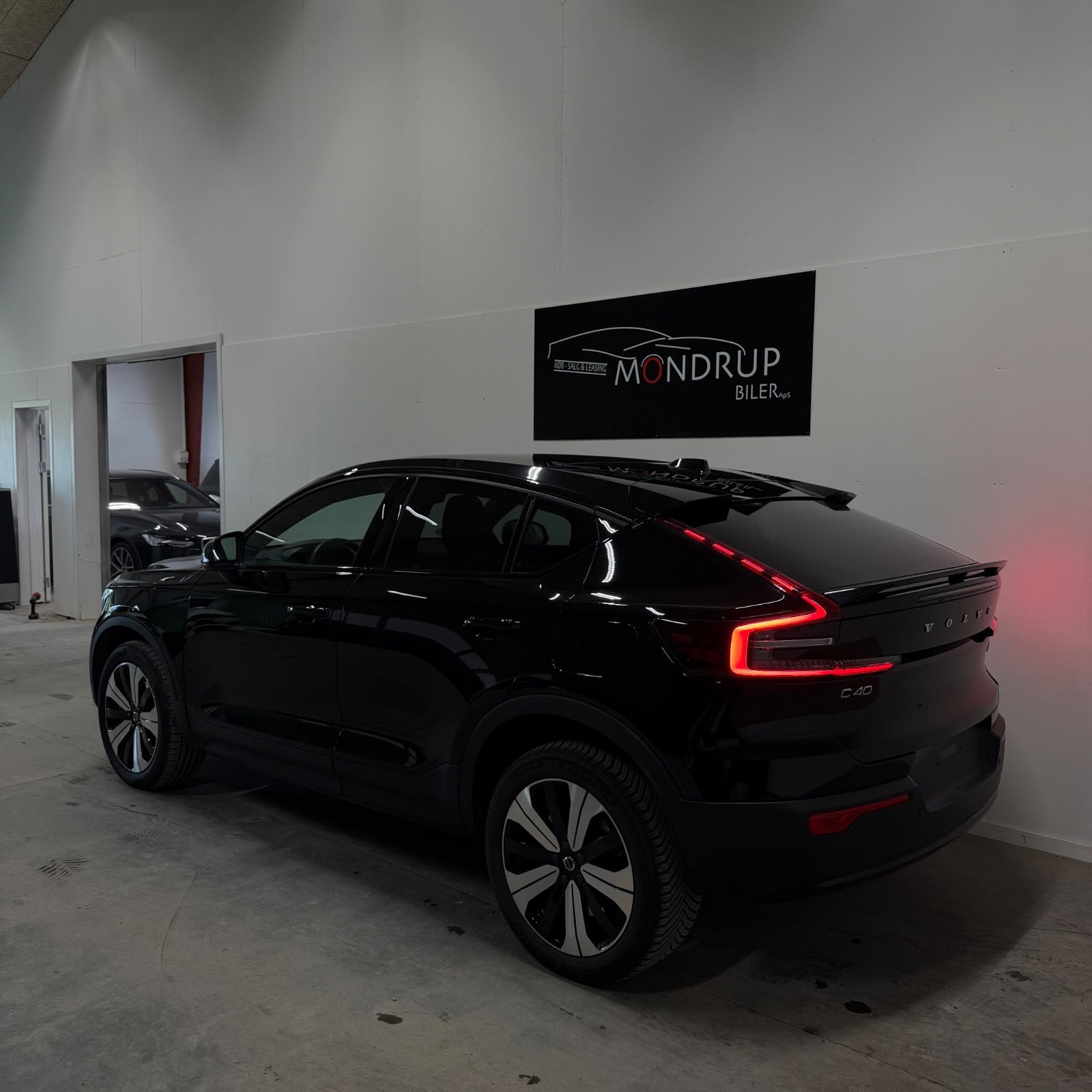 Sort Volvo C40 fra 2023