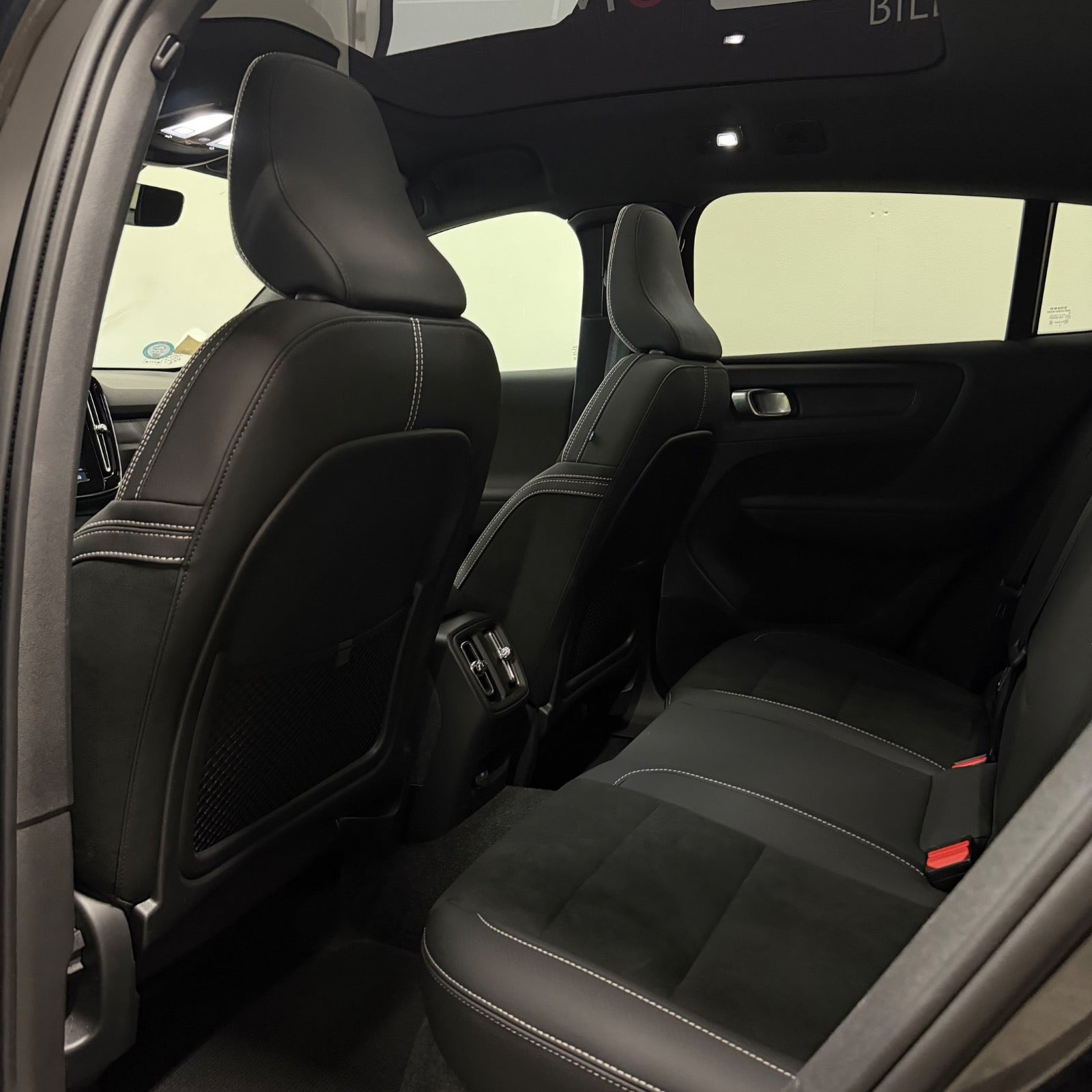 Sort Volvo C40 fra 2023