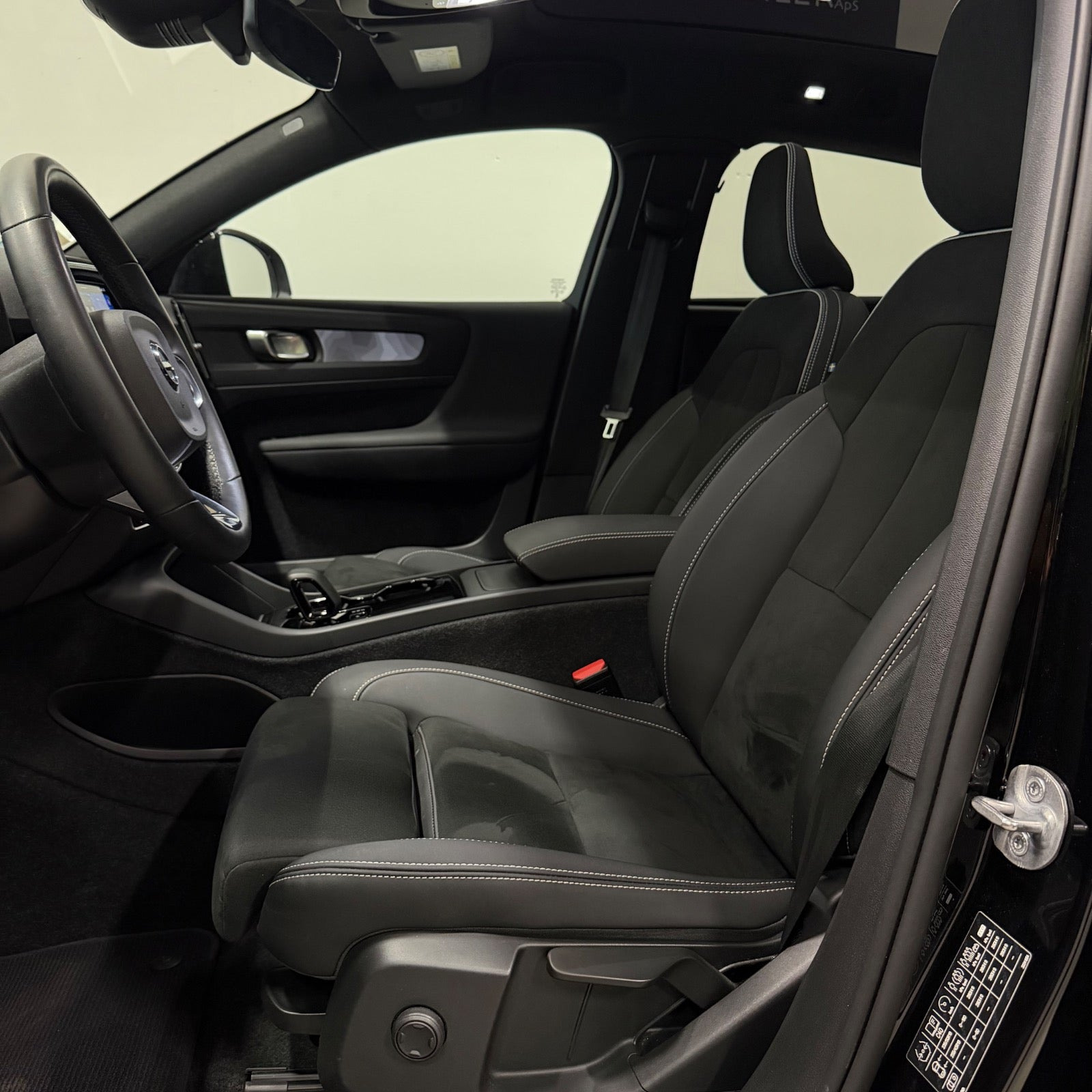 Sort Volvo C40 fra 2023