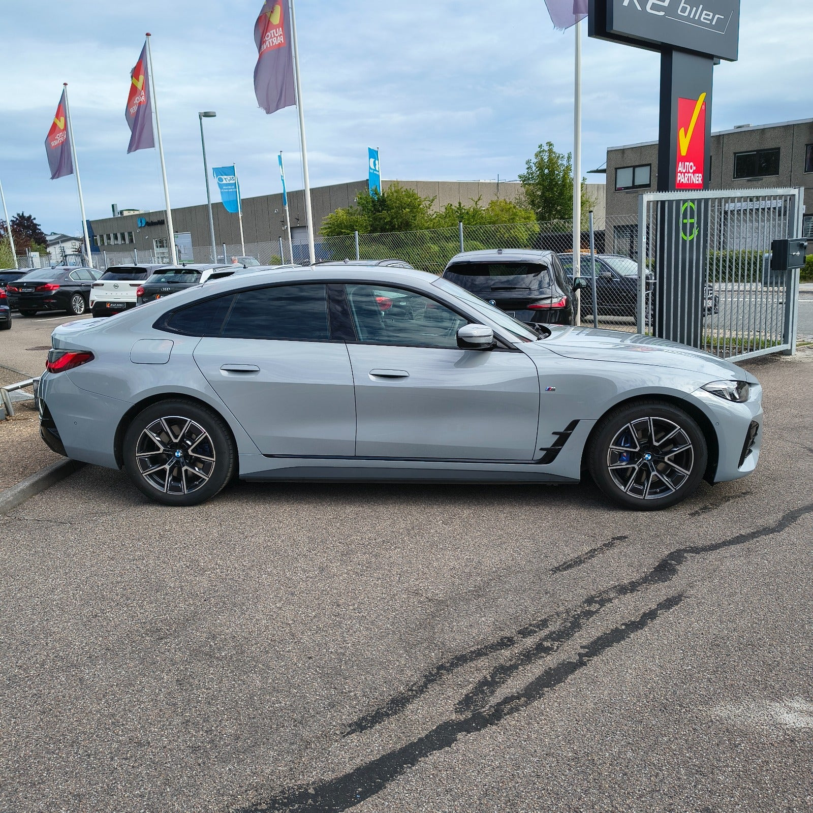 Grå BMW i4 fra 2025