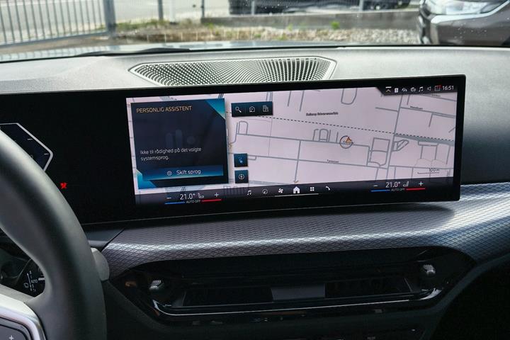 Grå BMW i4 fra 2025