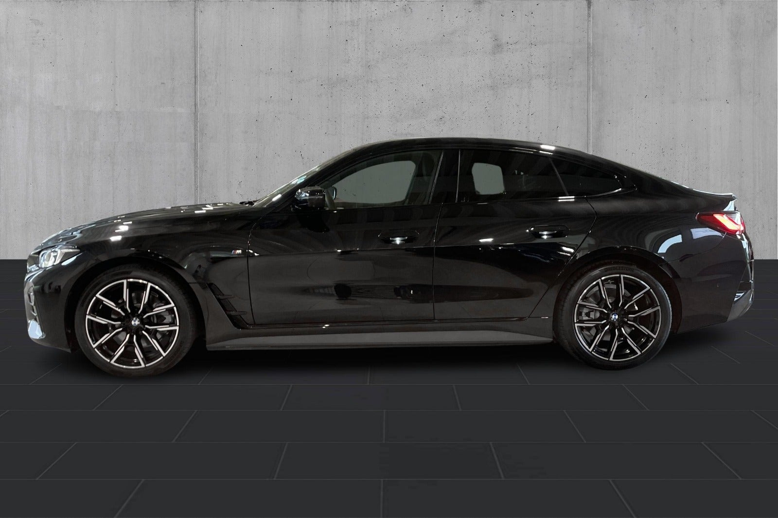 Sort BMW i4 fra 2026