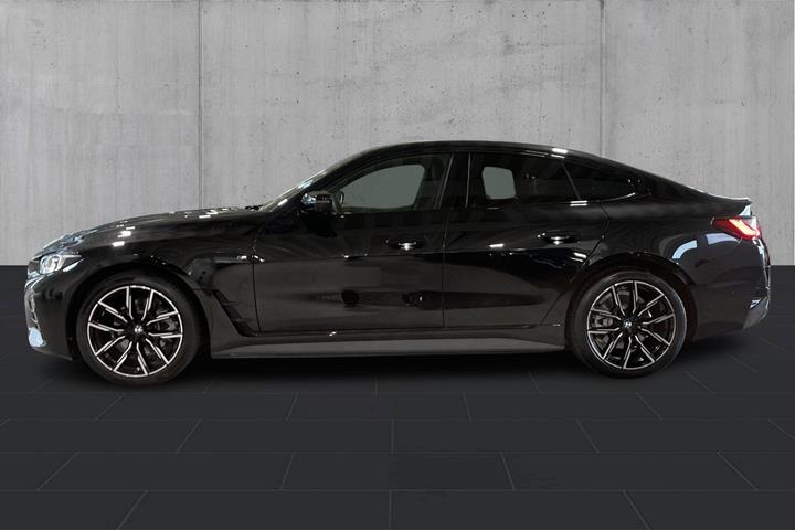 Sort BMW i4 fra 2026