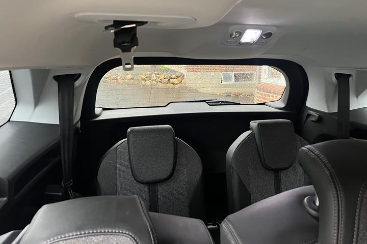 Grå Peugeot 5008 fra 2018