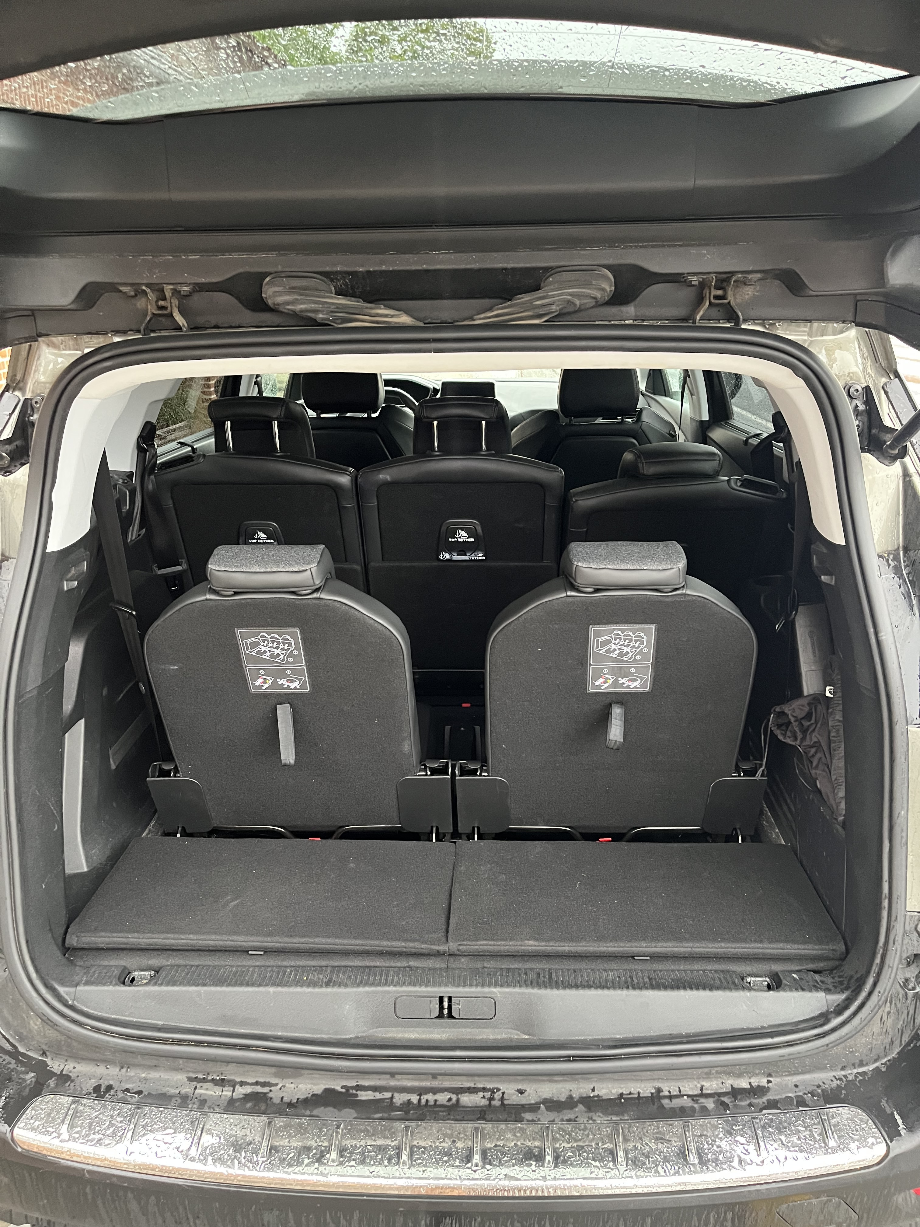 Grå Peugeot 5008 fra 2018