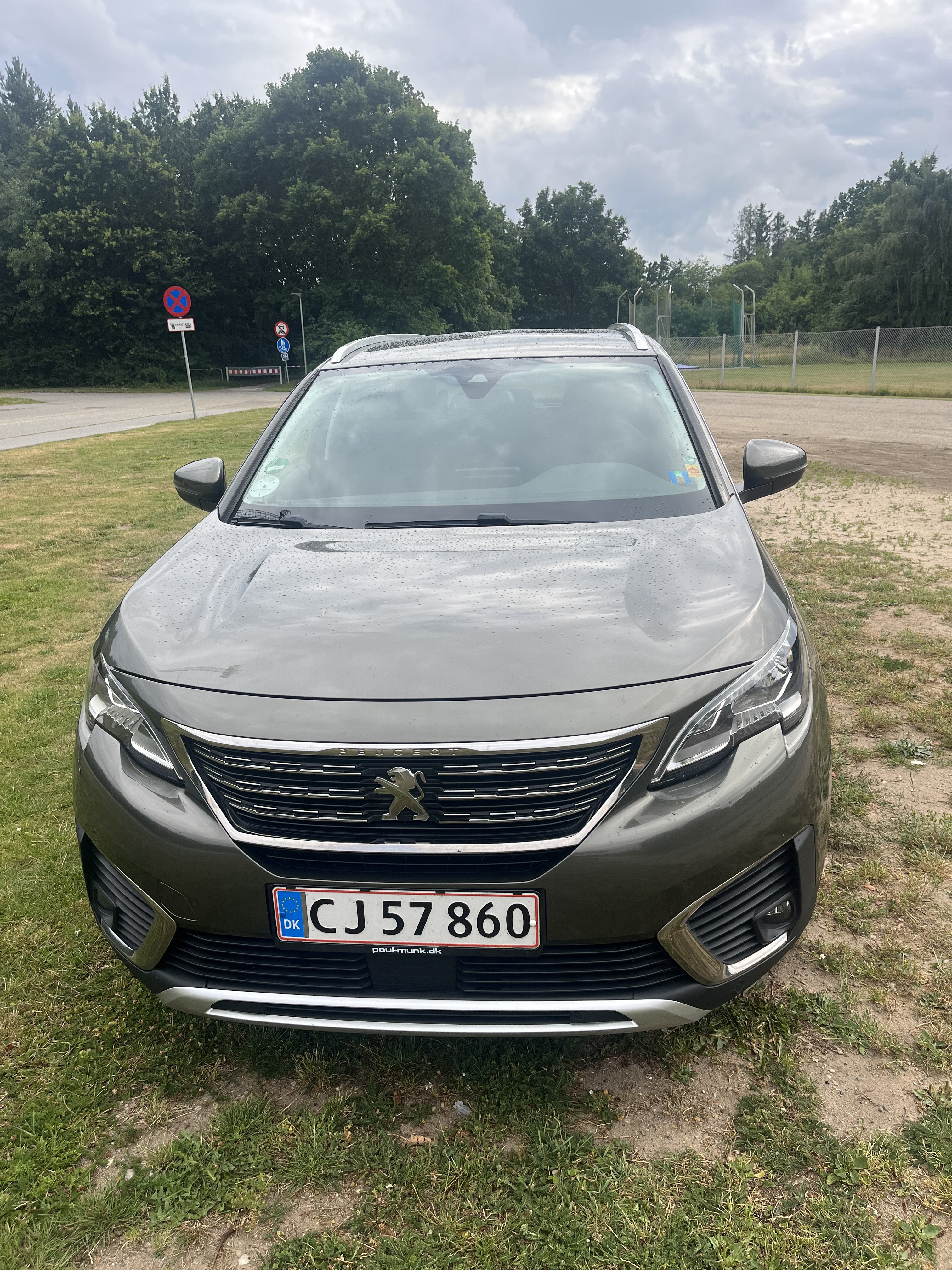 Grå Peugeot 5008 fra 2018