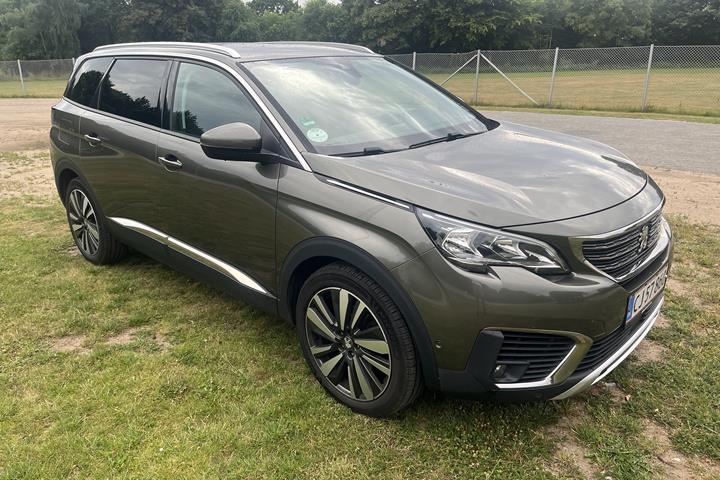 Grå Peugeot 5008 fra 2018