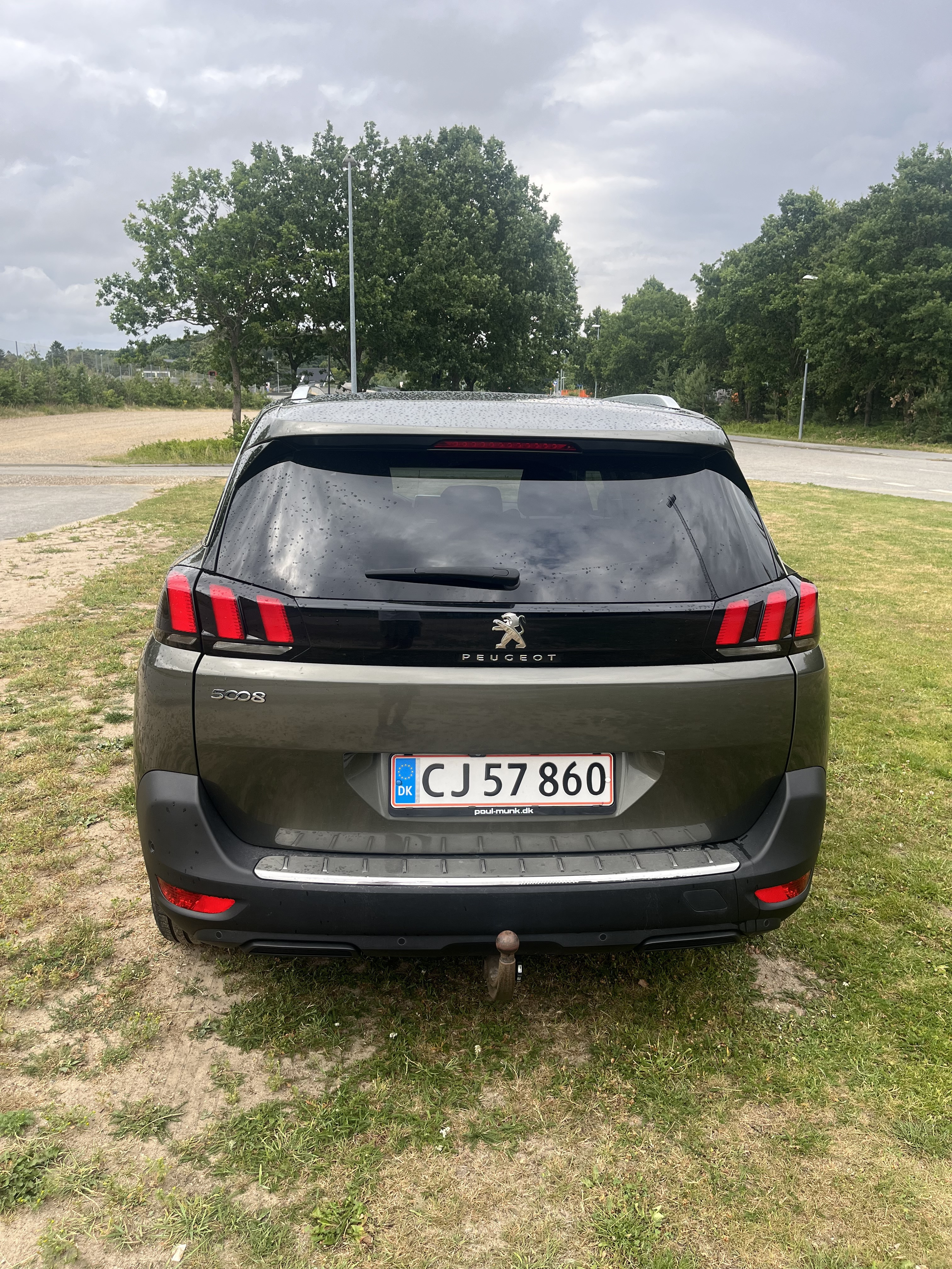 Grå Peugeot 5008 fra 2018