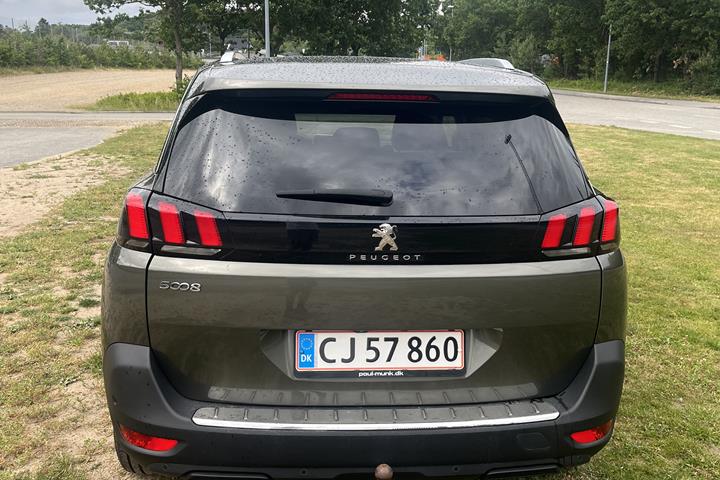 Grå Peugeot 5008 fra 2018