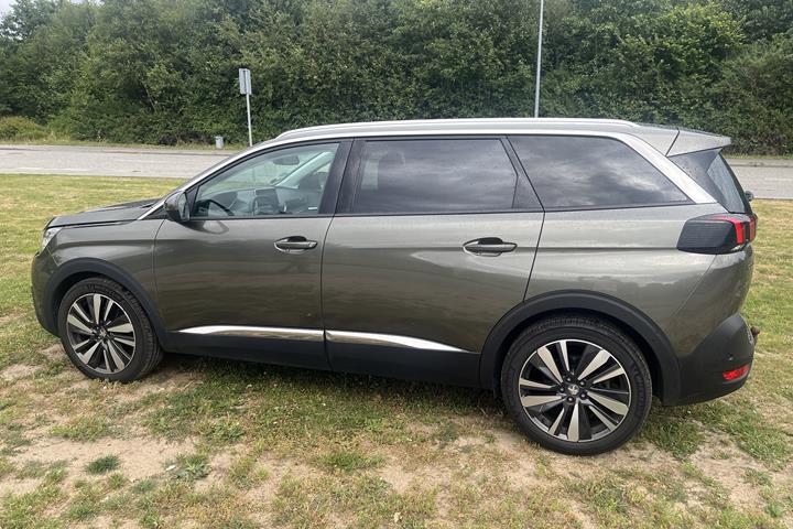 Grå Peugeot 5008 fra 2018