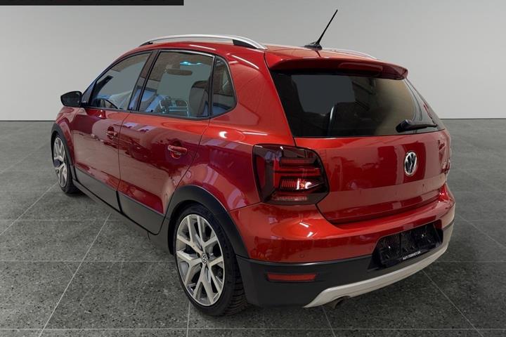Rød VW Polo fra 2015