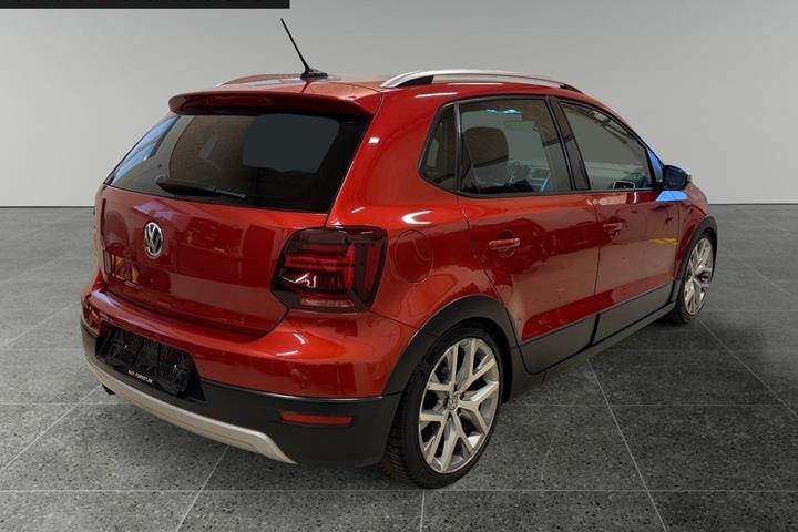 Rød VW Polo fra 2015