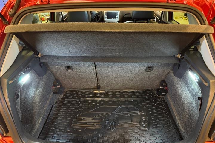 Rød VW Polo fra 2015