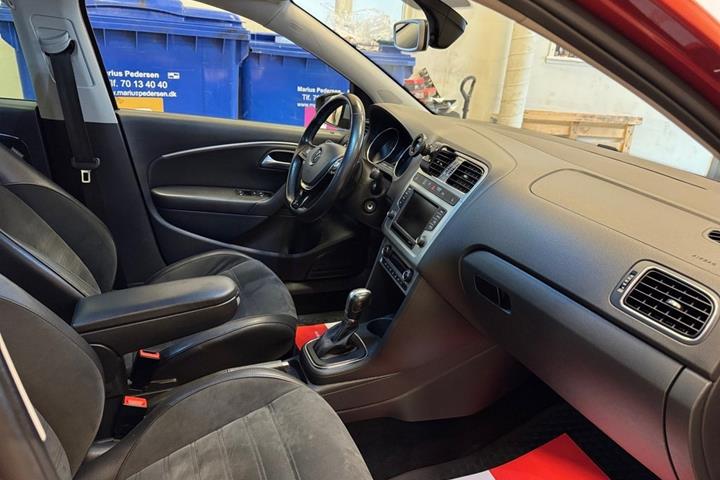Rød VW Polo fra 2015