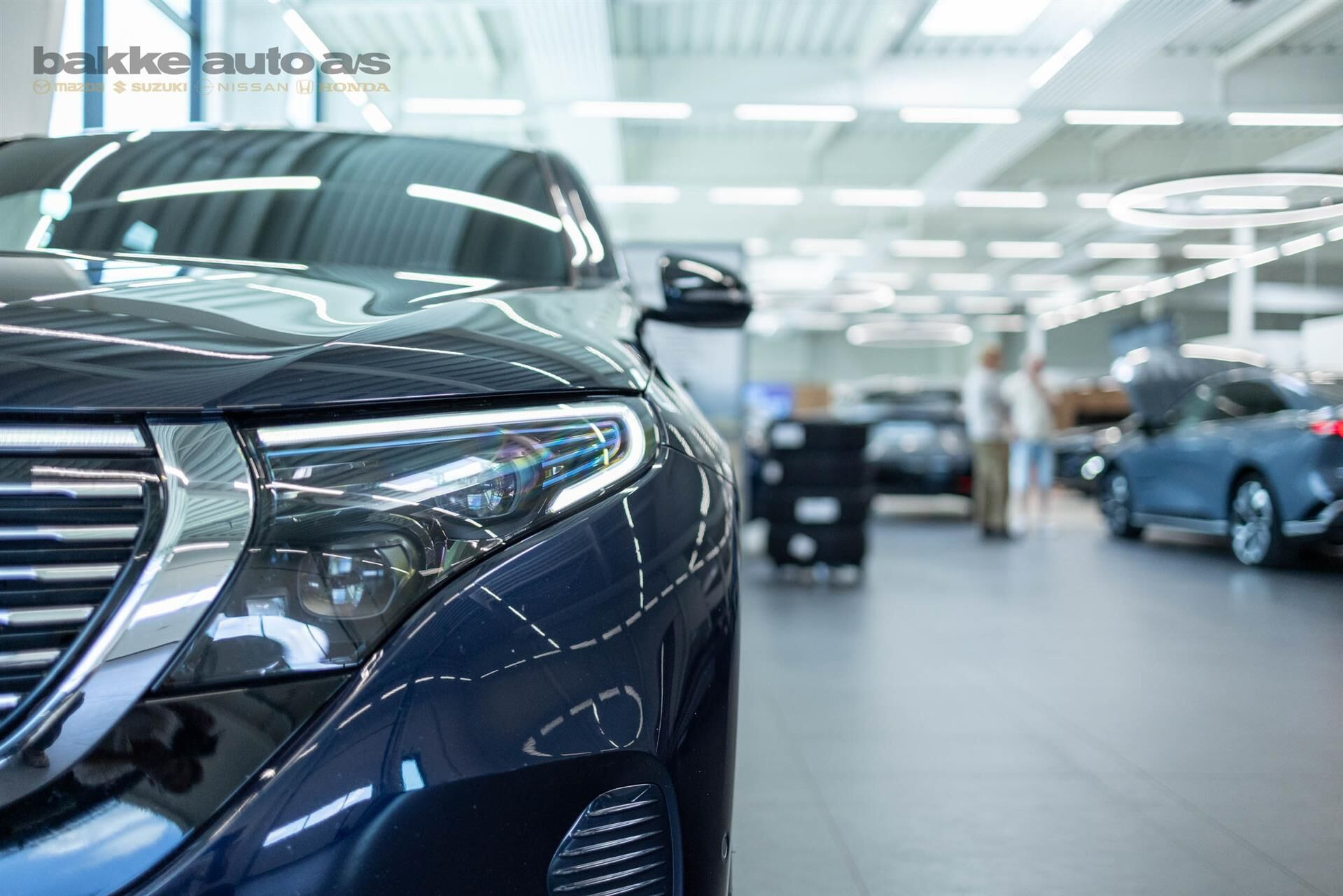 Blå Mercedes EQC 400 fra 2023