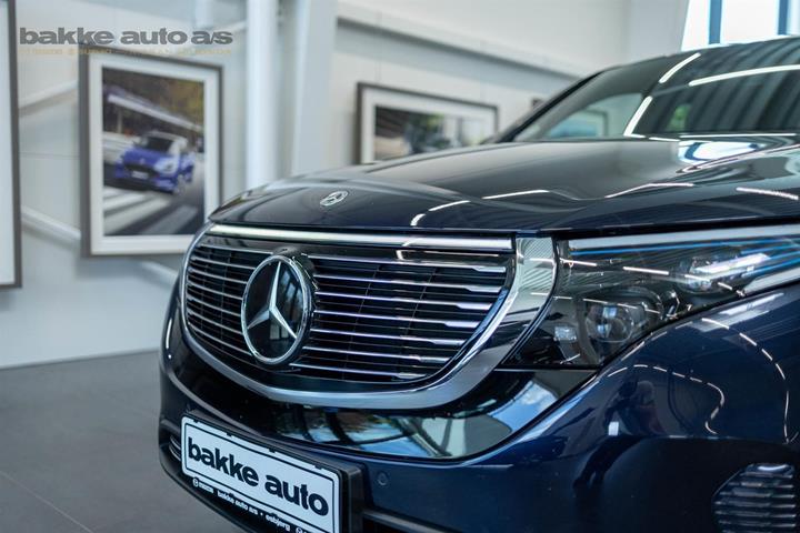 Blå Mercedes EQC 400 fra 2023
